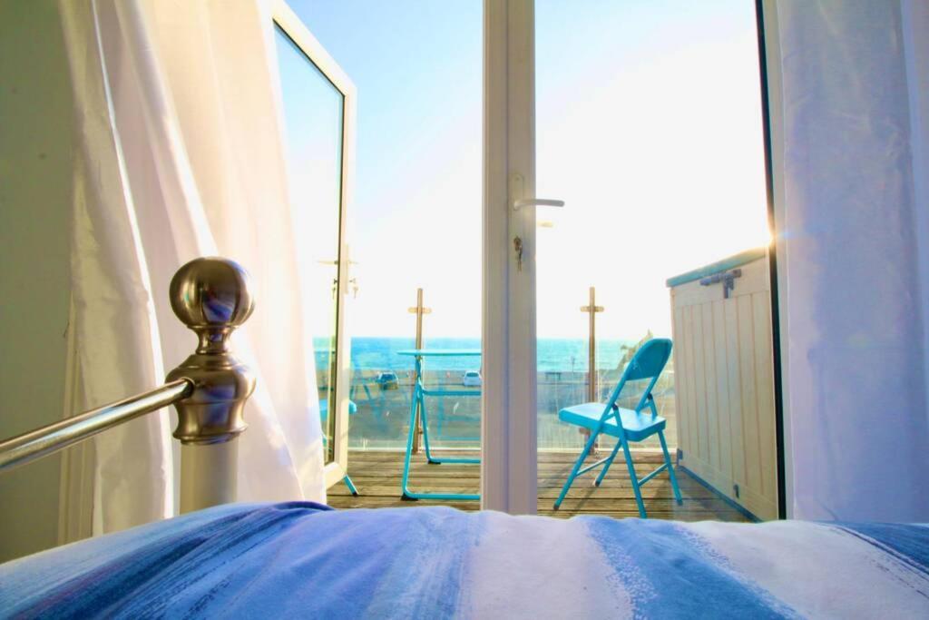 Serenity "Your Calm Seafront Retreat" By Air Premier Seaford Esterno foto