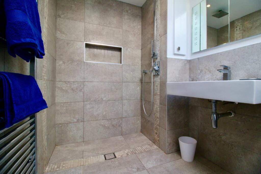 Serenity "Your Calm Seafront Retreat" By Air Premier Seaford Esterno foto