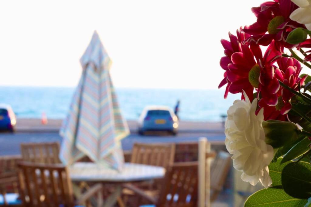 Serenity "Your Calm Seafront Retreat" By Air Premier Seaford Esterno foto